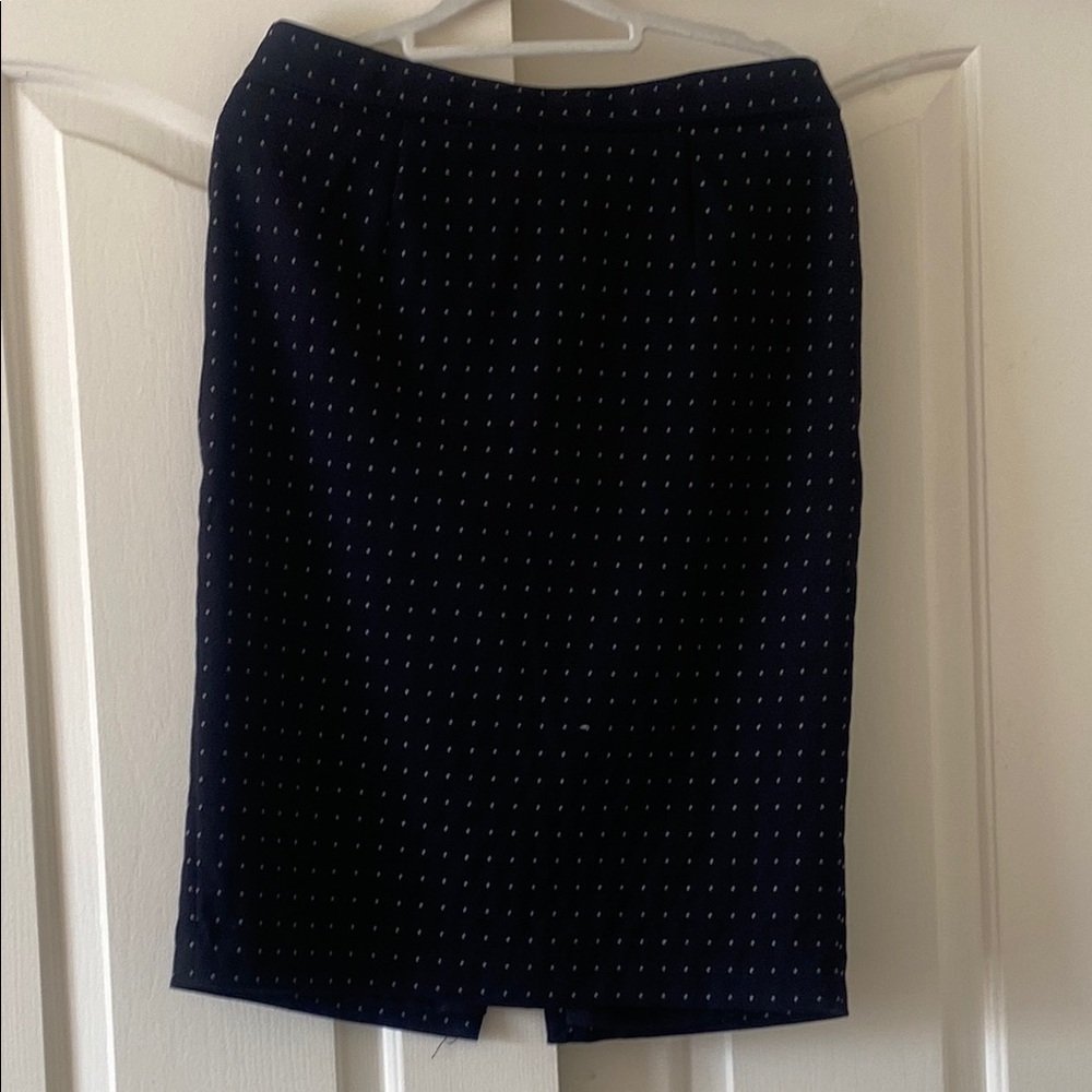WHITE HOUSE BLACK MARKET Elegant Black Pencil Skirt. Size 10